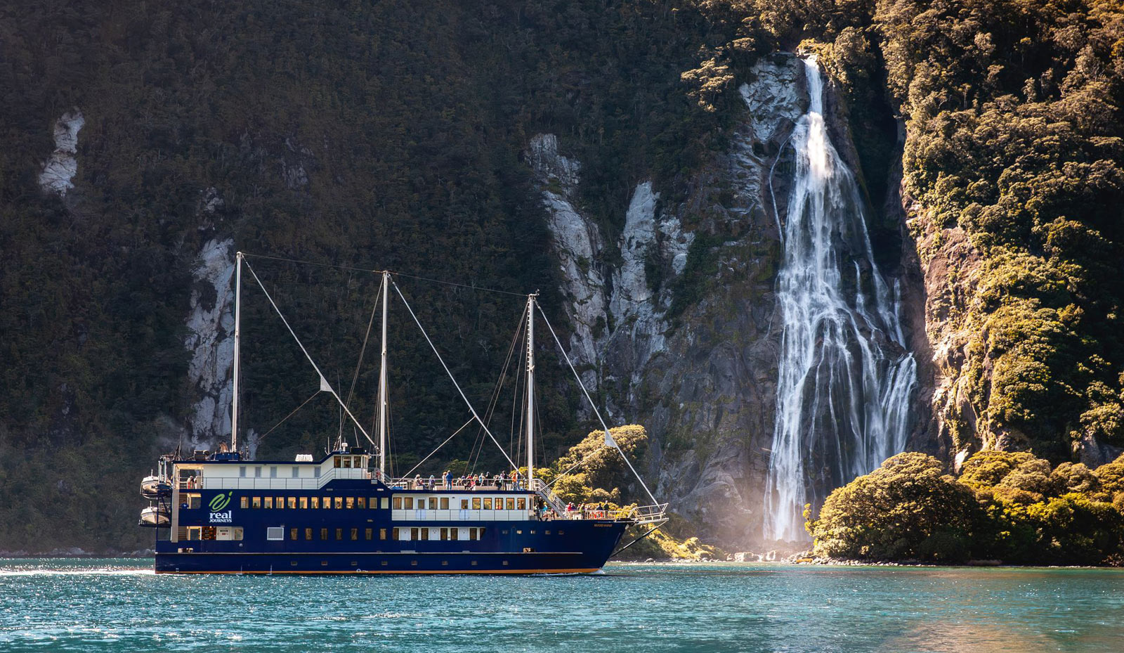 Milford Sound Tour by KIWIS COAST & TRAVEL